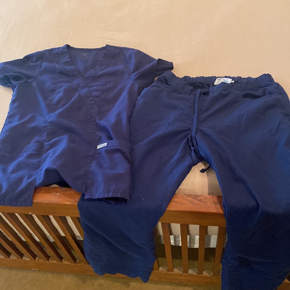 Navy blue scrub set in good used condition. - Picture 2 of 2